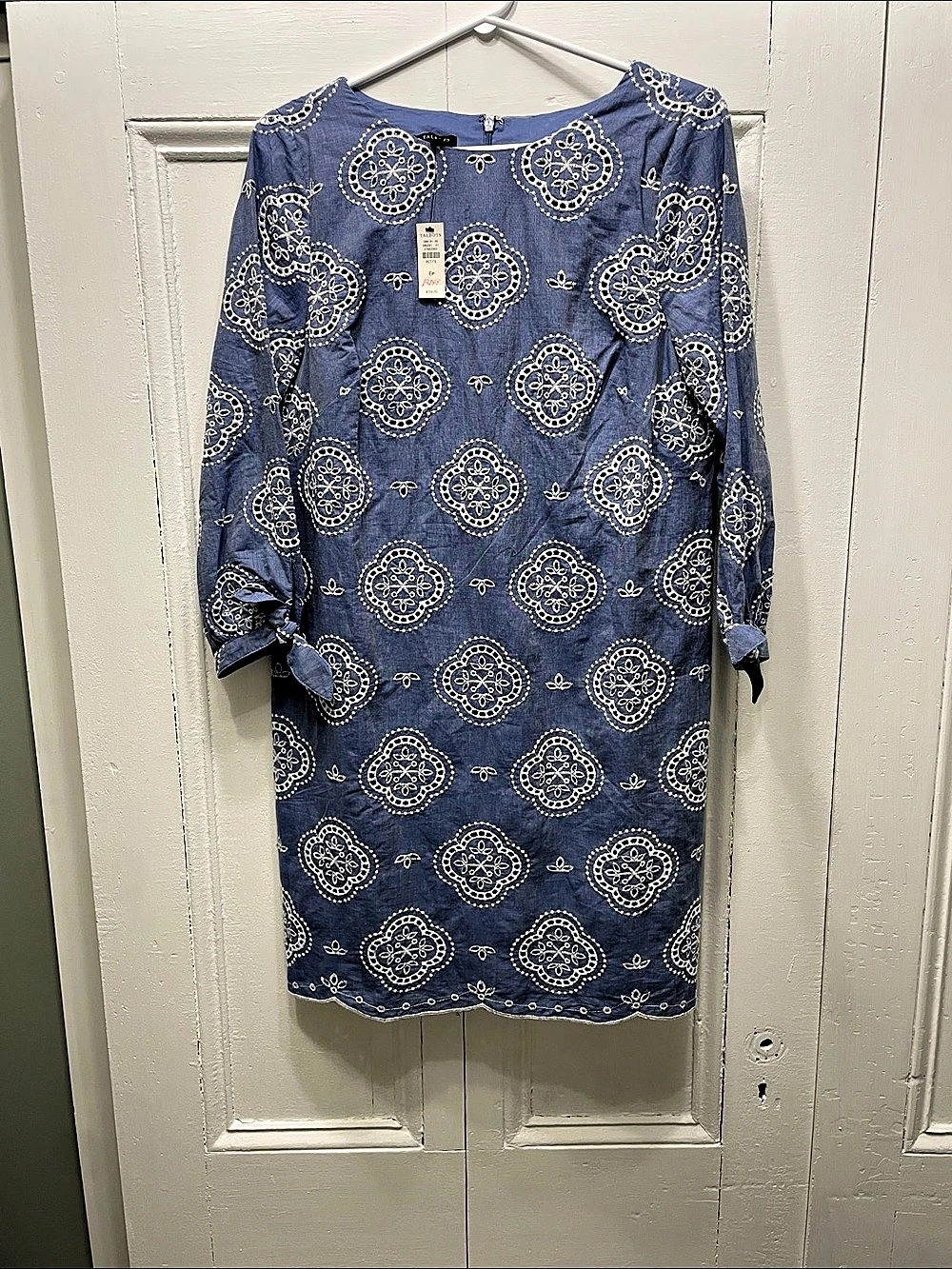 Talbots Eyelet Chambray Dress with Bows on sleeves Blue & White 8P